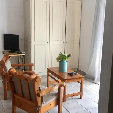 Barbara's One Bedroom アパート