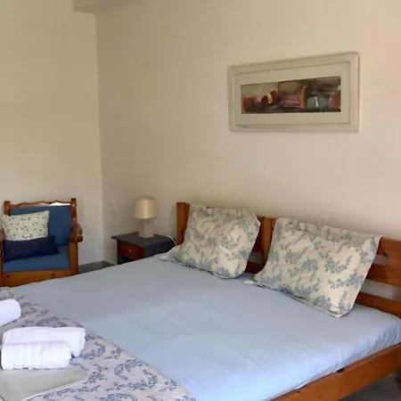Barbara's One Bedroom Апартаменты *