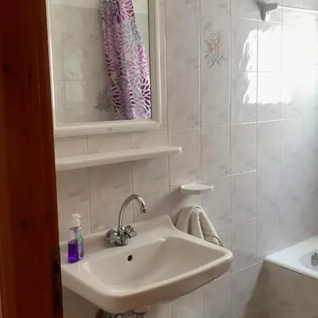 Barbara's One Bedroom アルゴストリオン