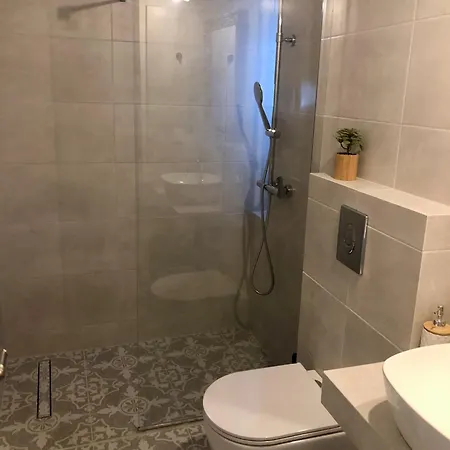 Barbara's One Bedroom アパート *